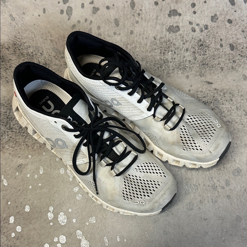 On Running Black and Gray Athletic Shoes